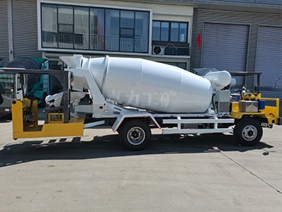 四不像双向驾驶搅拌运输车